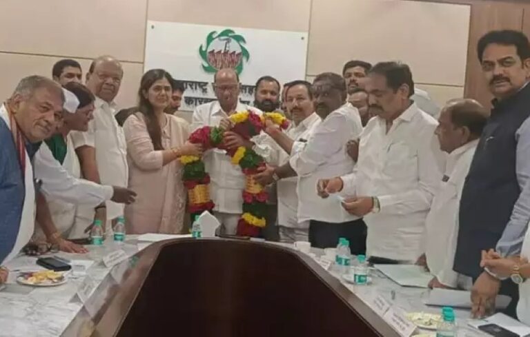 Pawar-Munde meeting in Pune